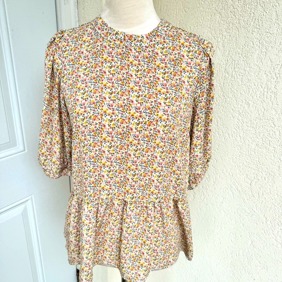 Sienna Sky Tops - SIENNA SKY. Floral Top. 3/4 Sleeves, elasticated cuffs. Size Small. Roun…